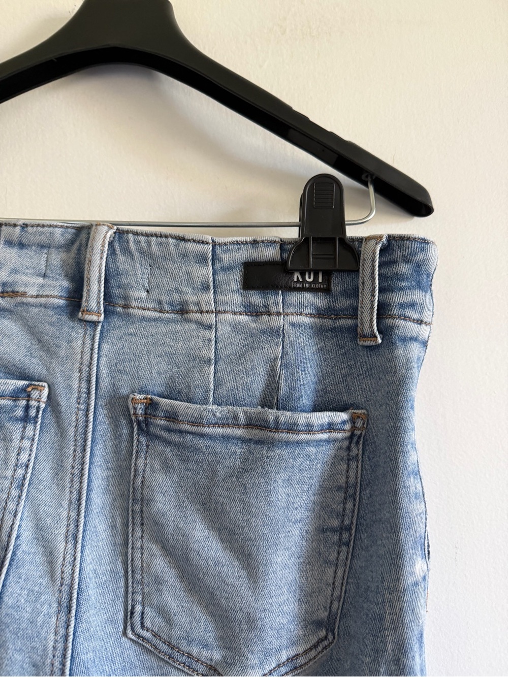 Kut from the Kloth Lightwash Blue Reese Straight Leg Jeans size 2L EUC - Picture 4 of 10